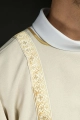 Dalmatyka liturgiczna ecru ze złotymi pasami żakardowymi - KDL/395/05/70/B - HAF KDL/395/05/70/B - Dewocjonalia P.H. Jakóbczak - Katolicki sklep liturgiczny i hurtownia