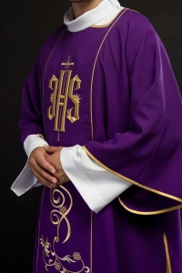 Dalmatyka liturgiczna fioletowa z haftowanym pasem IHS - KDL/031/03/01/A