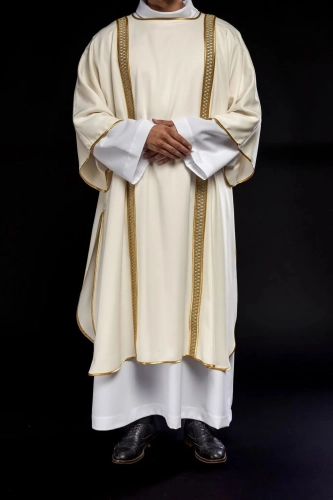 Dalmatyka liturgiczna ecru z dekoracyjnym haftem - KDL/394/05/53/B - HAF KDL/394/05/53/B - Dewocjonalia P.H. Jakóbczak - Katolicki sklep liturgiczny i hurtownia