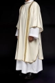 Dalmatyka liturgiczna ecru z dekoracyjnym haftem - KDL/394/05/53/B - HAF KDL/394/05/53/B - Dewocjonalia P.H. Jakóbczak - Katolicki sklep liturgiczny i hurtownia