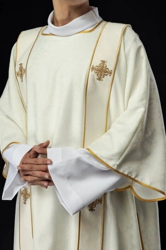 Dalmatyka liturgiczna ecru z dekoracyjnym haftem - KDL/284/05/81/B - HAF KDL/284/05/81/B - Dewocjonalia P.H. Jakóbczak - Katolicki sklep liturgiczny i hurtownia