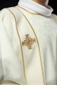 Dalmatyka liturgiczna ecru z dekoracyjnym haftem - KDL/284/05/81/B - HAF KDL/284/05/81/B - Dewocjonalia P.H. Jakóbczak - Katolicki sklep liturgiczny i hurtownia
