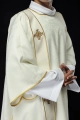 Dalmatyka liturgiczna ecru z dekoracyjnym haftem - KDL/284/05/81/B - HAF KDL/284/05/81/B - Dewocjonalia P.H. Jakóbczak - Katolicki sklep liturgiczny i hurtownia