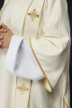 Dalmatyka liturgiczna ecru z dekoracyjnym haftem - KDL/285/05/53/B - HAF KDL/285/05/53/B - Dewocjonalia P.H. Jakóbczak - Katolicki sklep liturgiczny i hurtownia