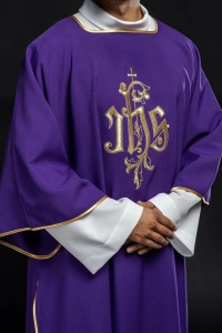 Dalmatyka liturgiczna fioletowa z haftem IHS - KDL/032/03/12/D