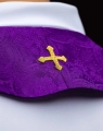 Stuła liturgiczna fioletowa z haftem krzyża - KST/967/03/11 - HAF KST/967/03/11 - Dewocjonalia P.H. Jakóbczak - Katolicki sklep liturgiczny i hurtownia
