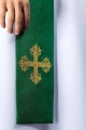 Stuła liturgiczna zielona z haftem krzyża - KST/967/01/11 - HAF KST/967/01/11 - Dewocjonalia P.H. Jakóbczak - Katolicki sklep liturgiczny i hurtownia