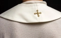 Stuła liturgiczna ecru z haftem IHS - KST/053/05/12 - HAF KST/053/05/12 - Dewocjonalia P.H. Jakóbczak - Katolicki sklep liturgiczny i hurtownia