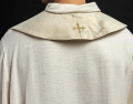 Stuła kapłańska złota z dekoracyjnym haftem - KST/159/10/37 - HAF KST/159/10/37 - Dewocjonalia P.H. Jakóbczak - Katolicki sklep liturgiczny i hurtownia