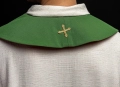 Stuła liturgiczna dwustronna zielono-czerwona z haftem IHS - KST/053/01-02/01 - HAF KST/053/01-02/01 - Dewocjonalia P.H. Jakóbczak - Katolicki sklep liturgiczny i hurtownia