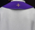 Stuła liturgiczna dwustronna fioletowo-biała z haftem IHS - KST/053/03-04/12 - HAF KST/053/03-04/12 - Dewocjonalia P.H. Jakóbczak - Katolicki sklep liturgiczny i hurtownia