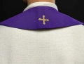 Stuła liturgiczna fioletowa z haftem krzyża - KST/072/03/01 - HAF KST/072/03/01 - Dewocjonalia P.H. Jakóbczak - Katolicki sklep liturgiczny i hurtownia