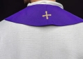 Stuła liturgiczna fioletowa z haftem IHS - KST/042/03/01 - HAF KST/042/03/01 - Dewocjonalia P.H. Jakóbczak - Katolicki sklep liturgiczny i hurtownia