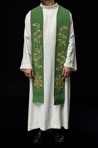 Stuła kapłańska zielona z haftem IHS - KST/031/01/01 - HAF KST/031/01/01 - Dewocjonalia P.H. Jakóbczak - Katolicki sklep liturgiczny i hurtownia