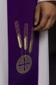 Stuła kapłańska fioletowa z haftem eucharystycznym - KST/009/03/01 - HAF KST/009/03/01 - Dewocjonalia P.H. Jakóbczak - Katolicki sklep liturgiczny i hurtownia
