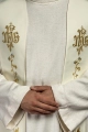 Stuła liturgiczna ecru z haftem IHS - KST/037/05/01 - HAF KST/037/05/01 - Dewocjonalia P.H. Jakóbczak - Katolicki sklep liturgiczny i hurtownia