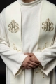 Stuła liturgiczna ecru z haftem IHS - KST/413/05/01 - HAF KST/413/05/01 - Dewocjonalia P.H. Jakóbczak - Katolicki sklep liturgiczny i hurtownia