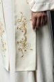 Stuła liturgiczna ecru z haftem IHS - KST/413/05/01 - HAF KST/413/05/01 - Dewocjonalia P.H. Jakóbczak - Katolicki sklep liturgiczny i hurtownia