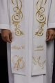 Stuła liturgiczna biała z dekoracyjnym haftem - KST/412/04/01 - HAF KST/412/04/01 - Dewocjonalia P.H. Jakóbczak - Katolicki sklep liturgiczny i hurtownia
