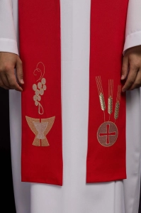 Stuła kapłańska czerwona z haftem eucharystycznym - KST/009/02/01