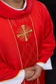 Czerwony ornat z haftowanym krzyżem - KOR/277/02/53 - HAF KOR/277/02/53 - Dewocjonalia P.H. Jakóbczak - Katolicki sklep liturgiczny i hurtownia