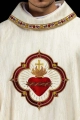 Ornat ecru z haftem Najświętszego Serca Jezusa i kielicha eucharystycznego - LE/7076/05 - HAF LE/7076/05 - Dewocjonalia P.H. Jakóbczak - Katolicki sklep liturgiczny i hurtownia
