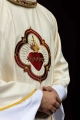 Ornat ecru z haftem Najświętszego Serca Jezusa i kielicha eucharystycznego - LE/7076/05 - HAF LE/7076/05 - Dewocjonalia P.H. Jakóbczak - Katolicki sklep liturgiczny i hurtownia