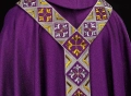 Ornat fioletowy z haftowanym pasem ozdobnym - LE/7042/03 - HAF LE/7042/03 - Dewocjonalia P.H. Jakóbczak - Katolicki sklep liturgiczny i hurtownia