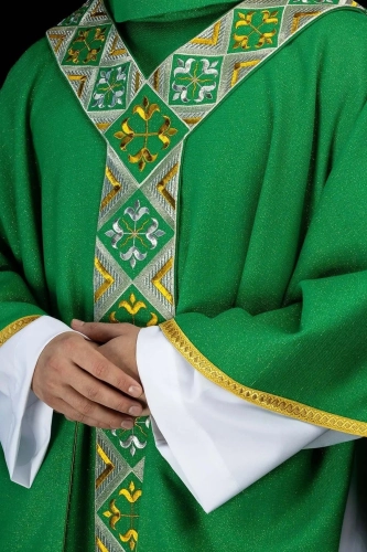 Zielony ornat z haftowanym pasem ozdobnym - LE/7042/01 - HAF LE/7042/01 - Dewocjonalia P.H. Jakóbczak - Katolicki sklep liturgiczny i hurtownia