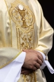 Złoty ornat z haftem eucharystycznego kielicha - KOR/040/10/37 - HAF KOR/040/10/37 - Dewocjonalia P.H. Jakóbczak - Katolicki sklep liturgiczny i hurtownia