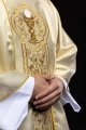 Złoty ornat z haftem eucharystycznego kielicha - KOR/040/10/37 - HAF KOR/040/10/37 - Dewocjonalia P.H. Jakóbczak - Katolicki sklep liturgiczny i hurtownia