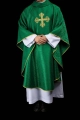 Ornat zielony z haftowanym krzyżem na tkaninie żakardowej - KOR/403/01/11 - HAF KOR/403/01/11 - Dewocjonalia P.H. Jakóbczak - Katolicki sklep liturgiczny i hurtownia