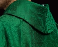 Ornat zielony z haftowanym krzyżem na tkaninie żakardowej - KOR/403/01/11 - HAF KOR/403/01/11 - Dewocjonalia P.H. Jakóbczak - Katolicki sklep liturgiczny i hurtownia