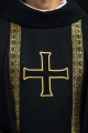 Czarny ornat liturgiczny z haftowanym krzyżem i żakardowymi pasami - KOR/975/07/70 - HAF KOR/975/07/70 - Dewocjonalia P.H. Jakóbczak - Katolicki sklep liturgiczny i hurtownia