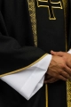 Czarny ornat liturgiczny z haftowanym krzyżem i żakardowymi pasami - KOR/975/07/70 - HAF KOR/975/07/70 - Dewocjonalia P.H. Jakóbczak - Katolicki sklep liturgiczny i hurtownia