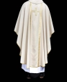 Ornat liturgiczny ecru z haftowanym krzyżem i żakardowymi pasami - KOR/975/05/70 - HAF KOR/975/05/70 - Dewocjonalia P.H. Jakóbczak - Katolicki sklep liturgiczny i hurtownia