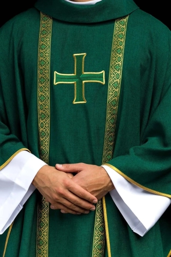 Zielony ornat liturgiczny z haftowanym krzyżem i żakardowymi pasami - KOR/975/01/70 - HAF KOR/975/01/70 - Dewocjonalia P.H. Jakóbczak - Katolicki sklep liturgiczny i hurtownia