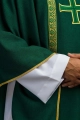 Zielony ornat liturgiczny z haftowanym krzyżem i żakardowymi pasami - KOR/975/01/70 - HAF KOR/975/01/70 - Dewocjonalia P.H. Jakóbczak - Katolicki sklep liturgiczny i hurtownia