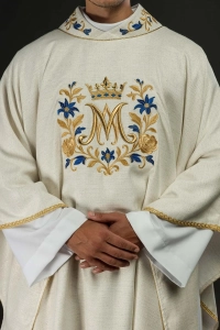 Ornat ecru haftowany z motywem maryjnym - LE/7045/05