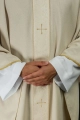 Ornat ecru z haftowanym pasem i motywem krzyża - LE/7074/05 - HAF LE/7074/05 - Dewocjonalia P.H. Jakóbczak - Katolicki sklep liturgiczny i hurtownia