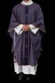Fioletowy ornat z haftowanym pasem i motywem krzyża - LE/7074/03 - HAF LE/7074/03 - Dewocjonalia P.H. Jakóbczak - Katolicki sklep liturgiczny i hurtownia