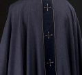 Fioletowy ornat z haftowanym pasem i motywem krzyża - LE/7074/03 - HAF LE/7074/03 - Dewocjonalia P.H. Jakóbczak - Katolicki sklep liturgiczny i hurtownia