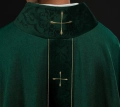 Ornat zielony z haftowanym pasem i kołnierzem zdobionym krzyżem - LE/7073/01 - HAF LE/7073/01 - Dewocjonalia P.H. Jakóbczak - Katolicki sklep liturgiczny i hurtownia