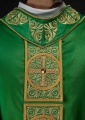 Zielony ornat z bogatym haftem i ozdobnymi kamieniami - LE/7012/01 - HAF LE/7012/01 - Dewocjonalia P.H. Jakóbczak - Katolicki sklep liturgiczny i hurtownia