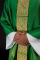 Zielony ornat z bogatym haftem i ozdobnymi kamieniami - LE/7012/01 - HAF LE/7012/01 - Dewocjonalia P.H. Jakóbczak - Katolicki sklep liturgiczny i hurtownia