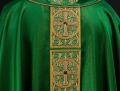 Zielony ornat z bogatym haftem i ozdobnymi kamieniami - LE/7012/01 - HAF LE/7012/01 - Dewocjonalia P.H. Jakóbczak - Katolicki sklep liturgiczny i hurtownia