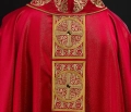 Czerwony ornat z bogatym haftem i ozdobnymi kamieniami - LE/7012/02 - HAF LE/7012/02 - Dewocjonalia P.H. Jakóbczak - Katolicki sklep liturgiczny i hurtownia