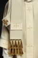 Ornat ecru z haftowanym pasem i kołnierzem zdobionym krzyżem - LE/7073/05 - HAF LE/7073/05 - Dewocjonalia P.H. Jakóbczak - Katolicki sklep liturgiczny i hurtownia