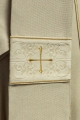 Ornat ecru z haftowanym pasem i kołnierzem zdobionym krzyżem - LE/7073/05 - HAF LE/7073/05 - Dewocjonalia P.H. Jakóbczak - Katolicki sklep liturgiczny i hurtownia