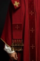 Czerwony ornat z haftowanym pasem krzyży - LE/7074/02 - HAF LE/7074/02 - Dewocjonalia P.H. Jakóbczak - Katolicki sklep liturgiczny i hurtownia
